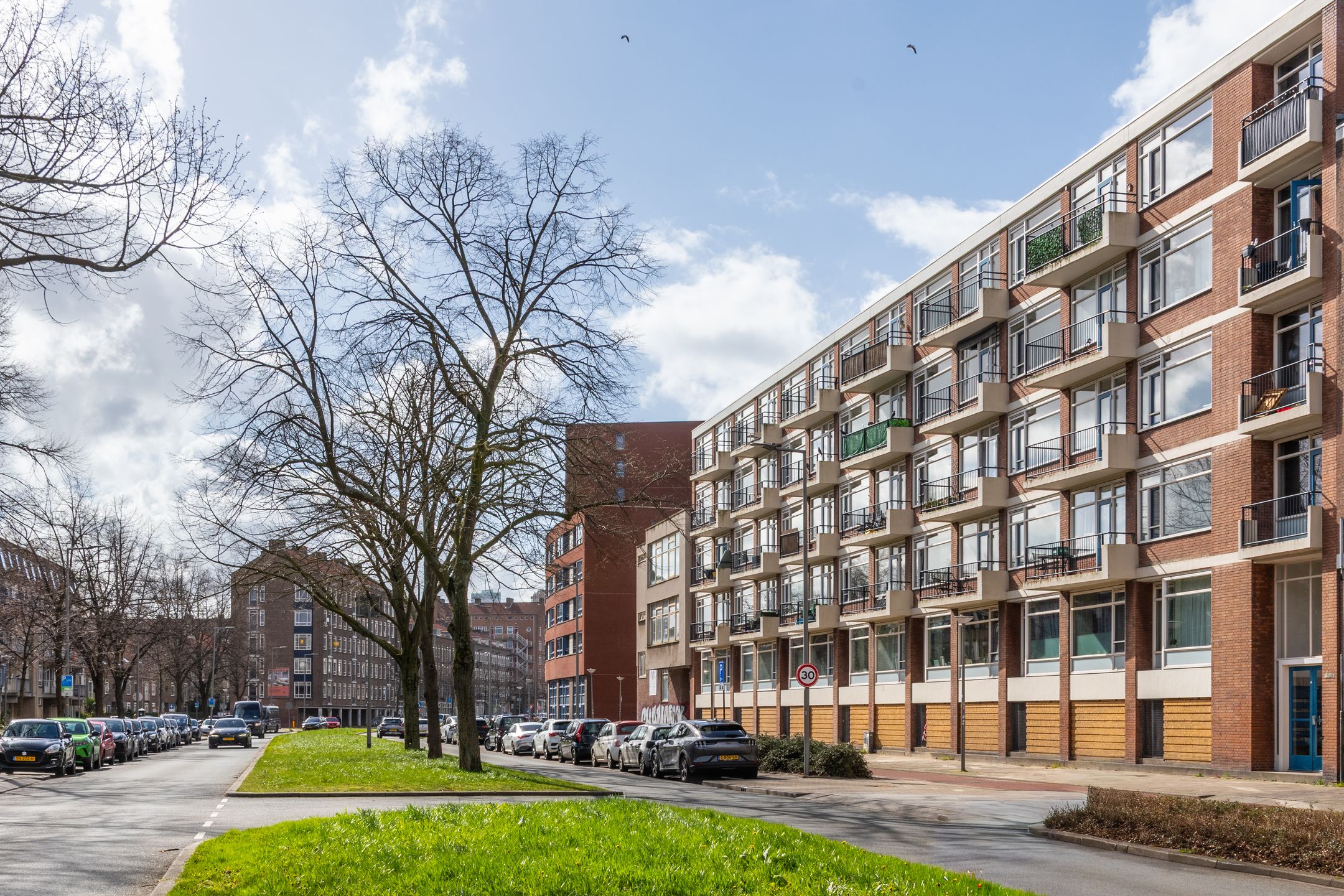 Light apartment with parking in central Rotterdam location — 33