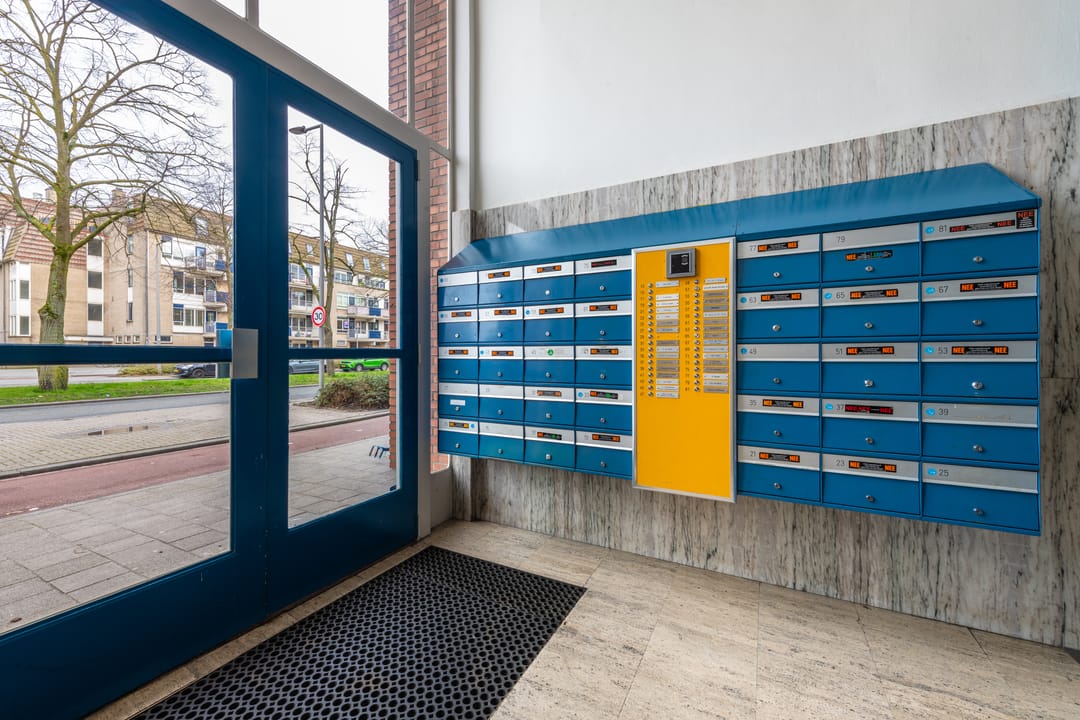 Light apartment with parking in central Rotterdam location — 23