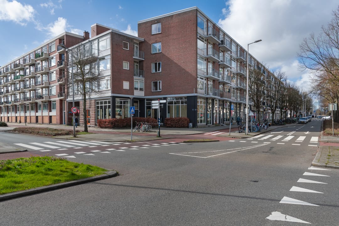 Light apartment with parking in central Rotterdam location — 31