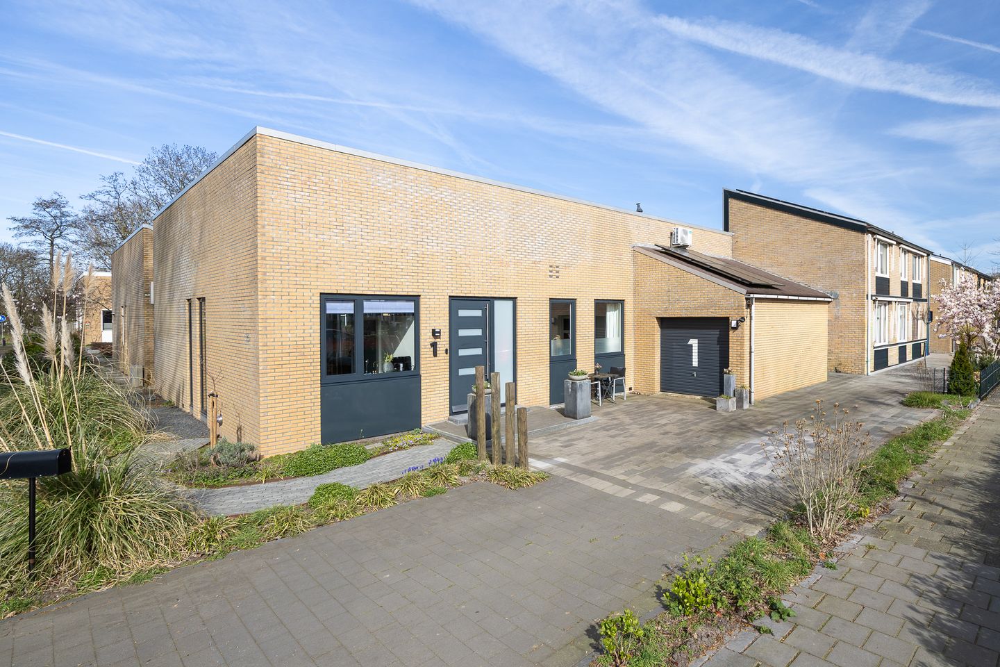 Foto 1 van Korenbloemweg 1