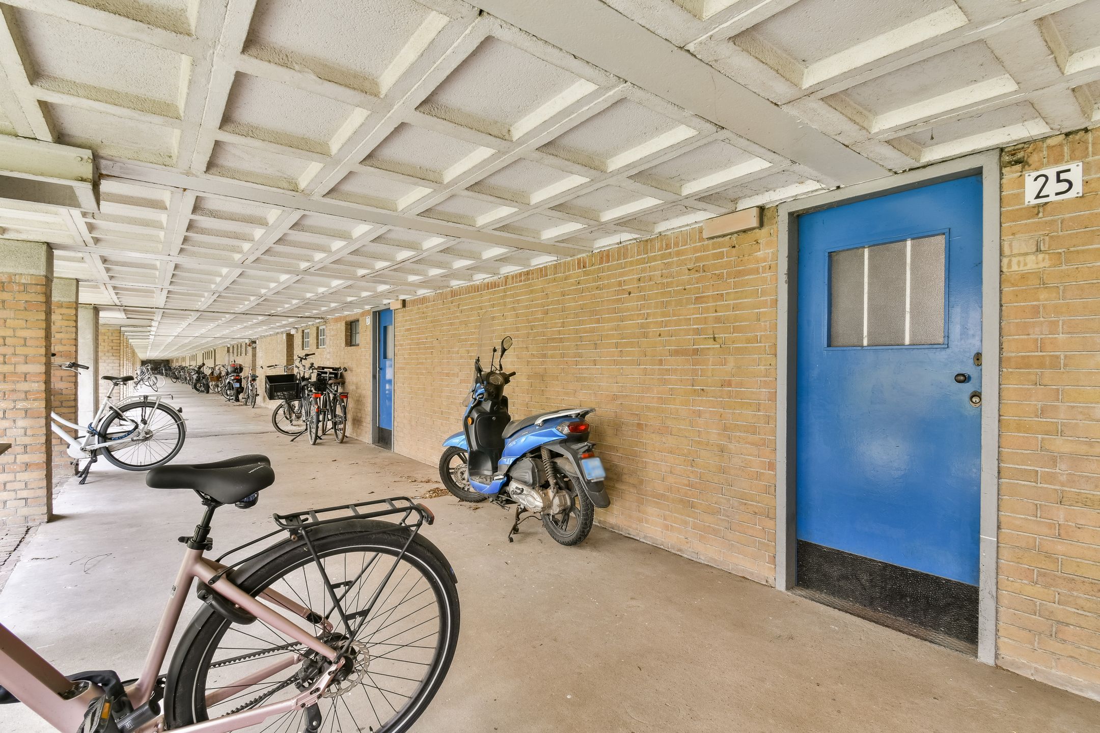 Photo 18 of Geuzenstraat 25-H