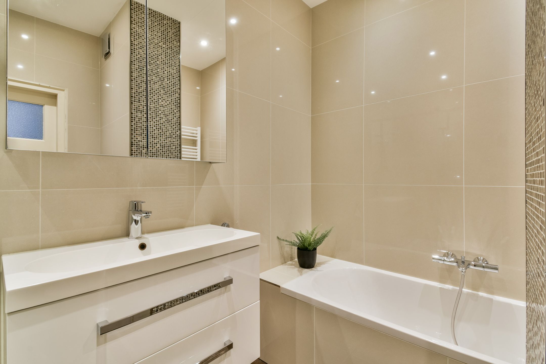 Photo 15 of Geuzenstraat 25-H