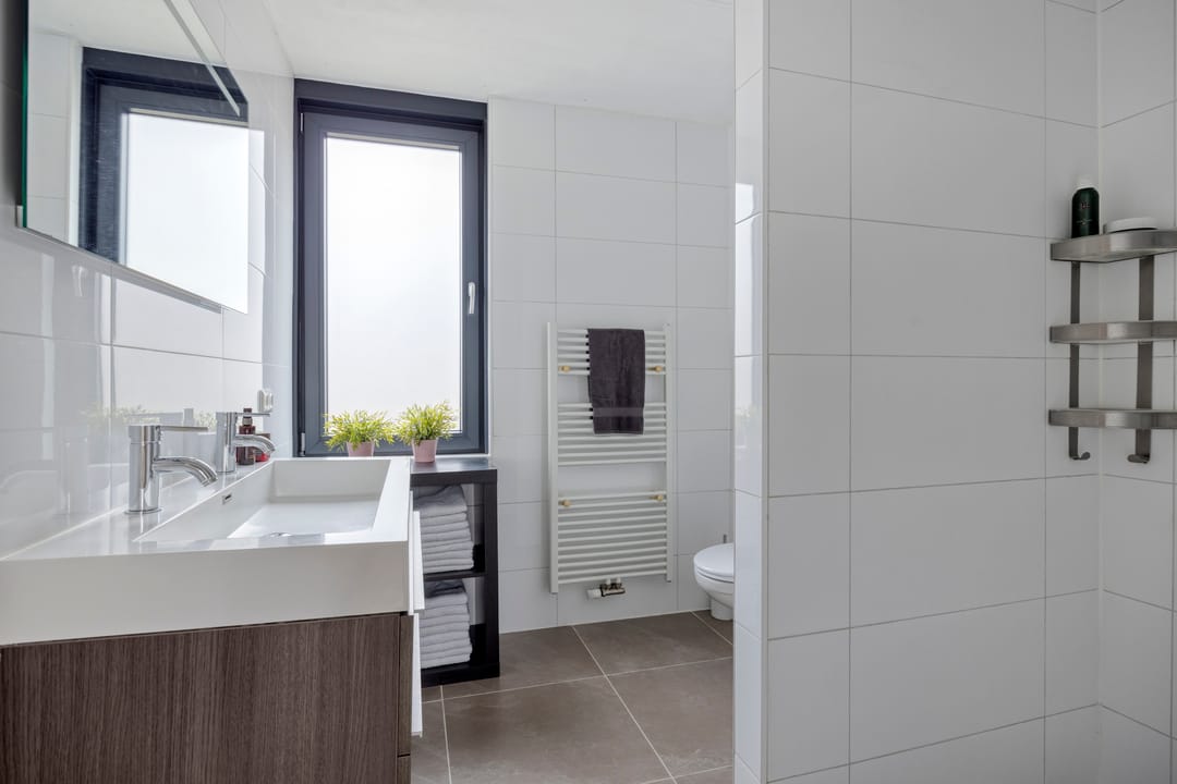 Spacious Move-in Ready Terraced House with Sunny Southeast Garden — 23