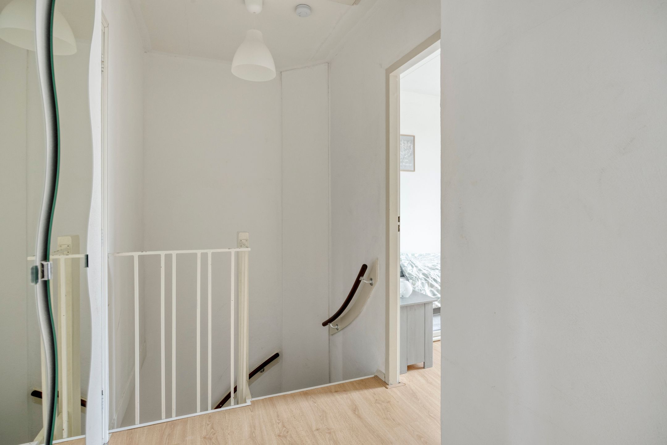 Spacious Move-in Ready Terraced House with Sunny Southeast Garden — 18