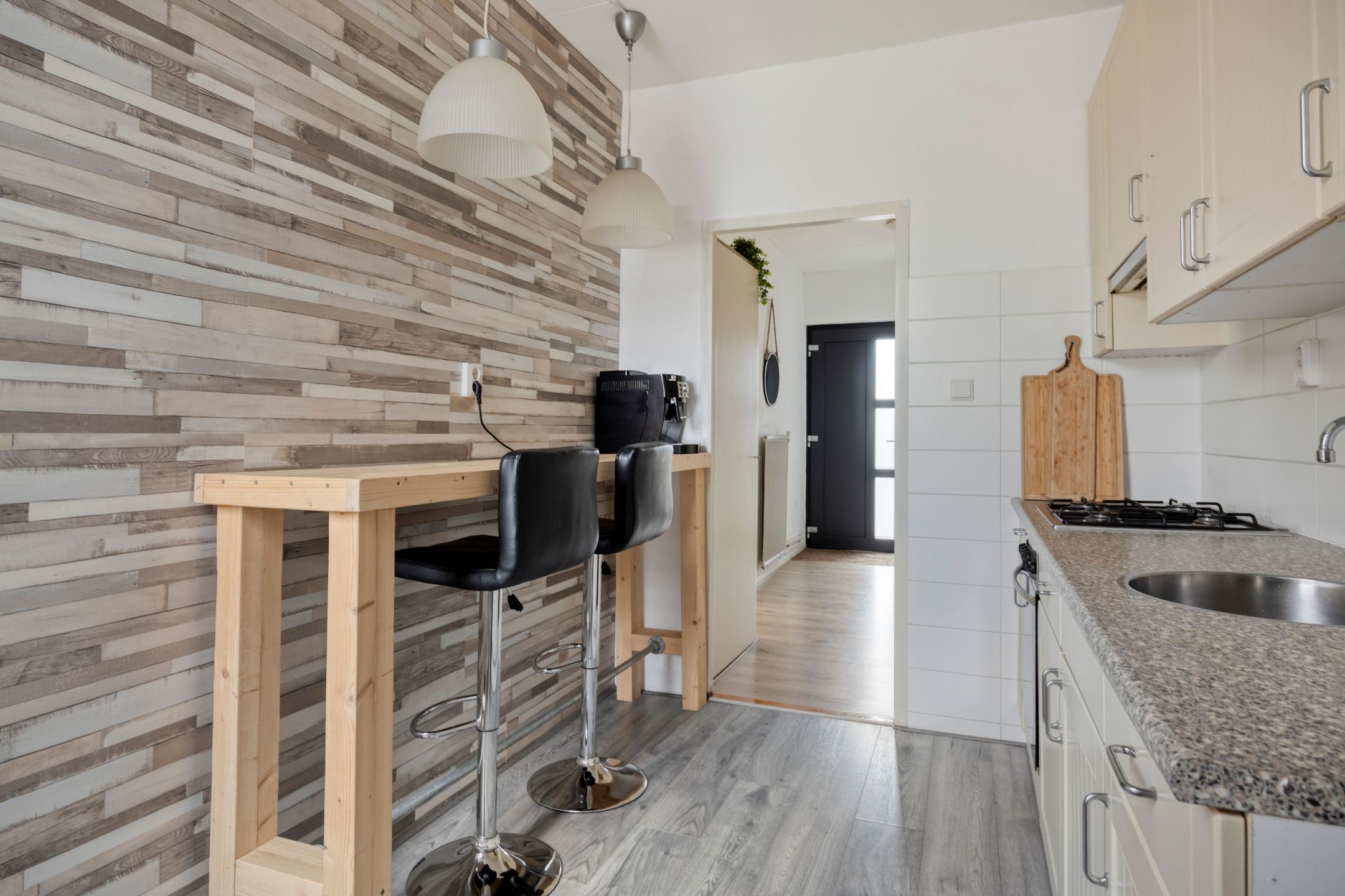 Spacious Move-in Ready Terraced House with Sunny Southeast Garden — 12
