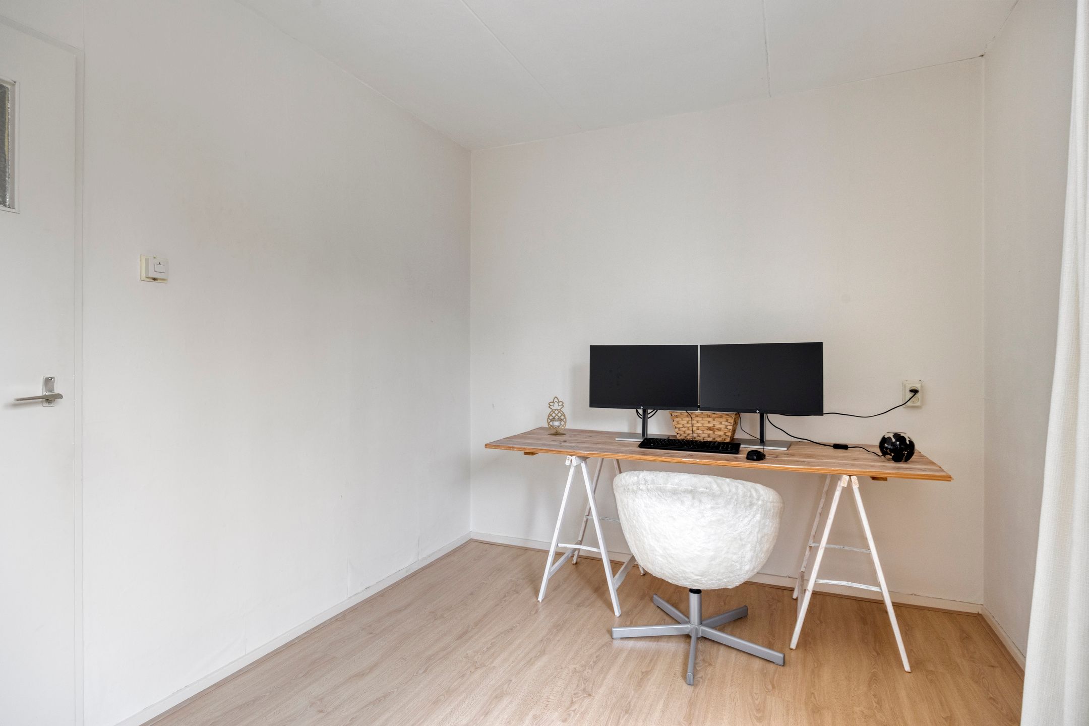 Spacious Move-in Ready Terraced House with Sunny Southeast Garden — 24