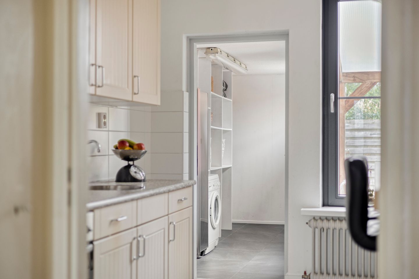 Spacious Move-in Ready Terraced House with Sunny Southeast Garden — 14
