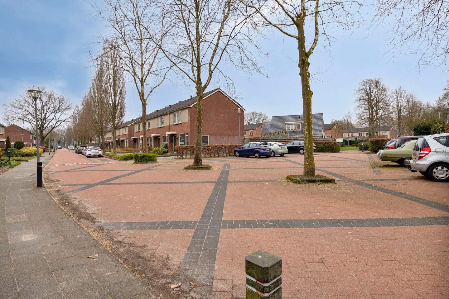 Spacious Move-in Ready Terraced House with Sunny Southeast Garden — 34