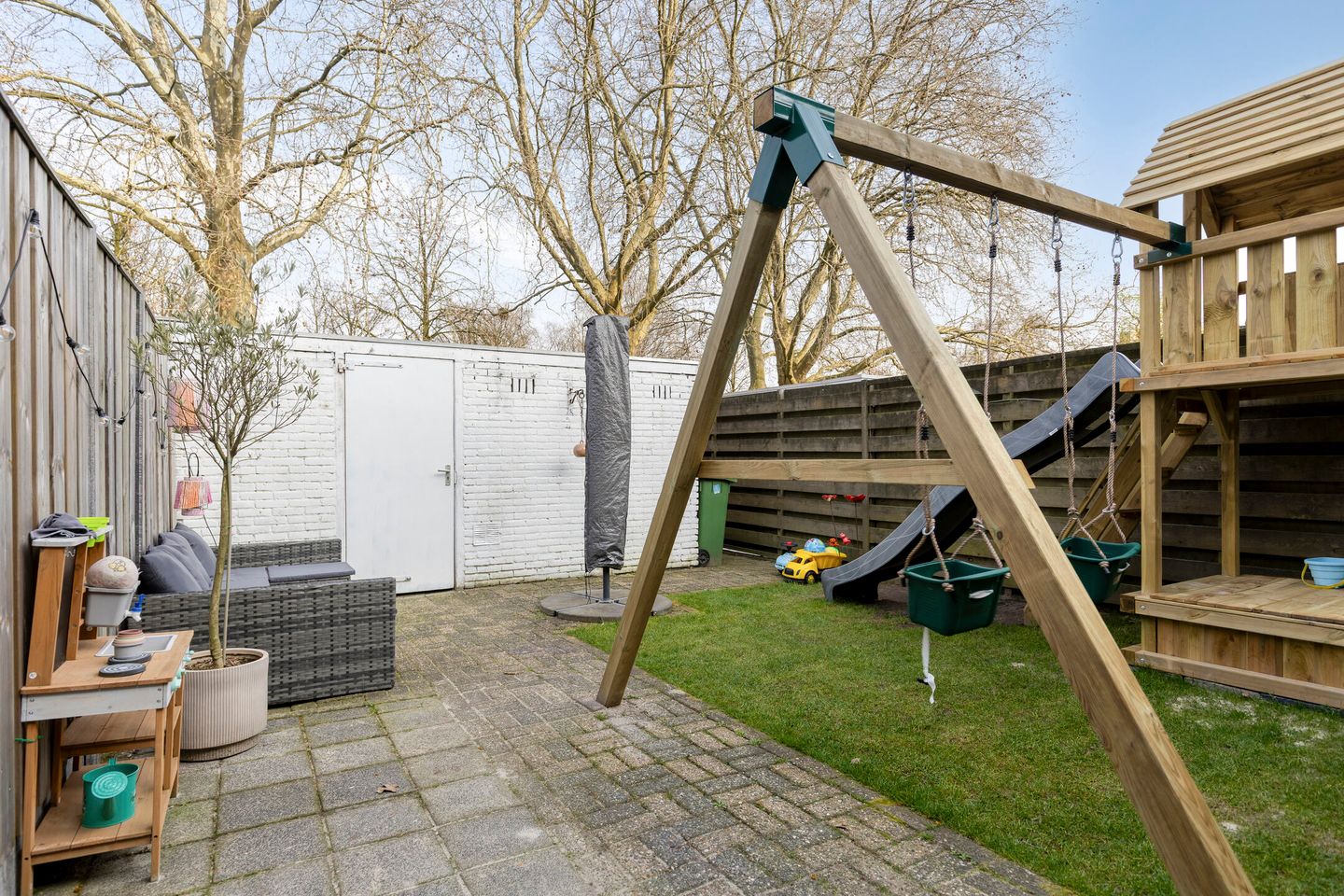 Spacious family home with garden room, dormer window and four bedrooms in Deurne — 27