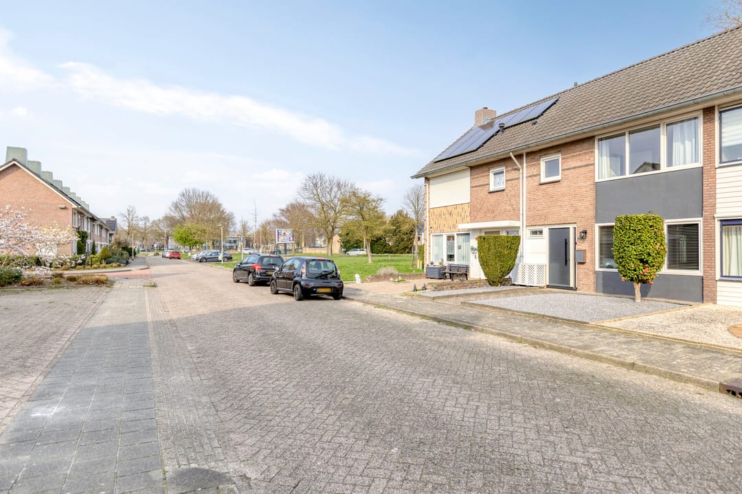 Spacious family home with garden room, dormer window and four bedrooms in Deurne — 29