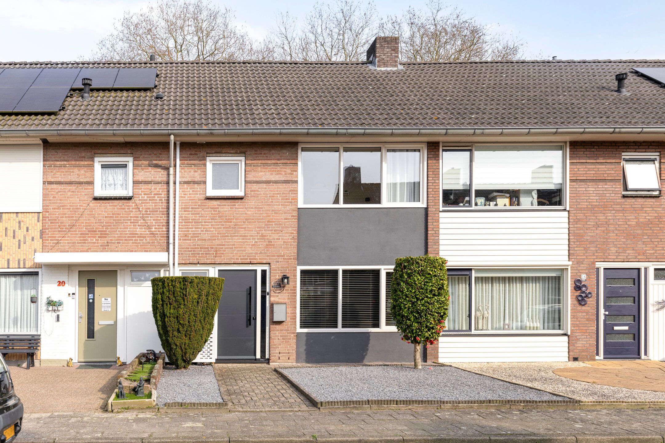 Spacious family home with garden room, dormer window and four bedrooms in Deurne — 28