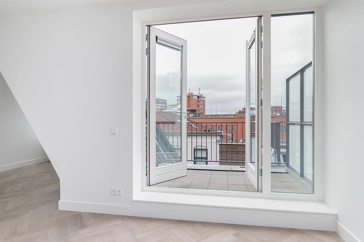 Photo 3 of Prins Bernhardstraat 8