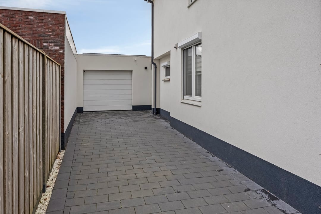 Photo 11 of Landmeerseweg 16-B