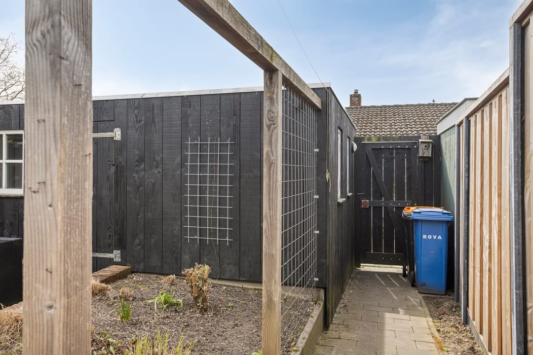 Modernized Bungalow with Sunny South-Facing Garden in Aalten Center — 27