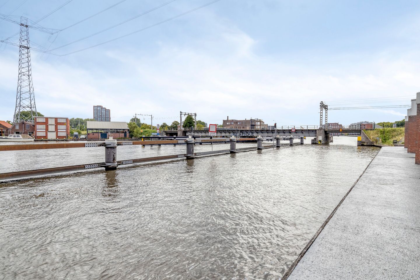 Photo 34 of Westzijde 448