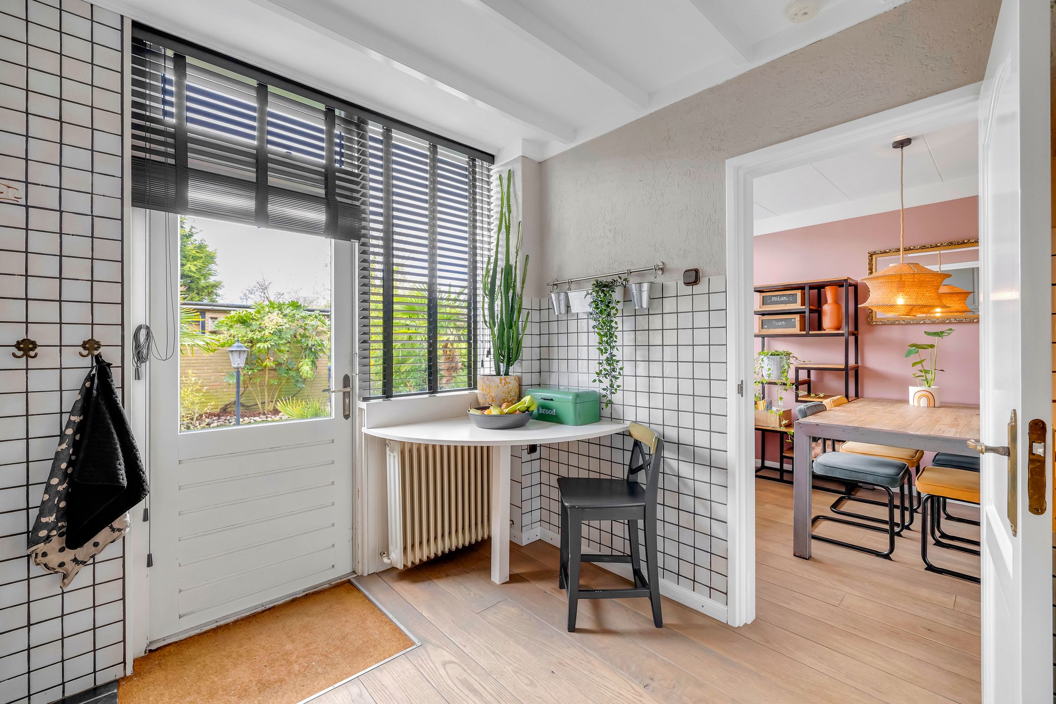 Spacious terraced home with deep garden and free rear position in Hellevoetsluis — 16