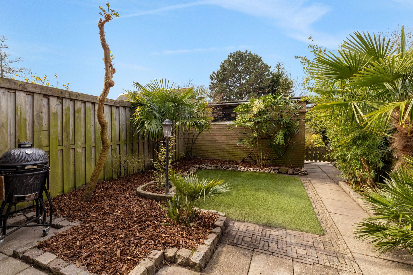 Spacious terraced home with deep garden and free rear position in Hellevoetsluis — 23