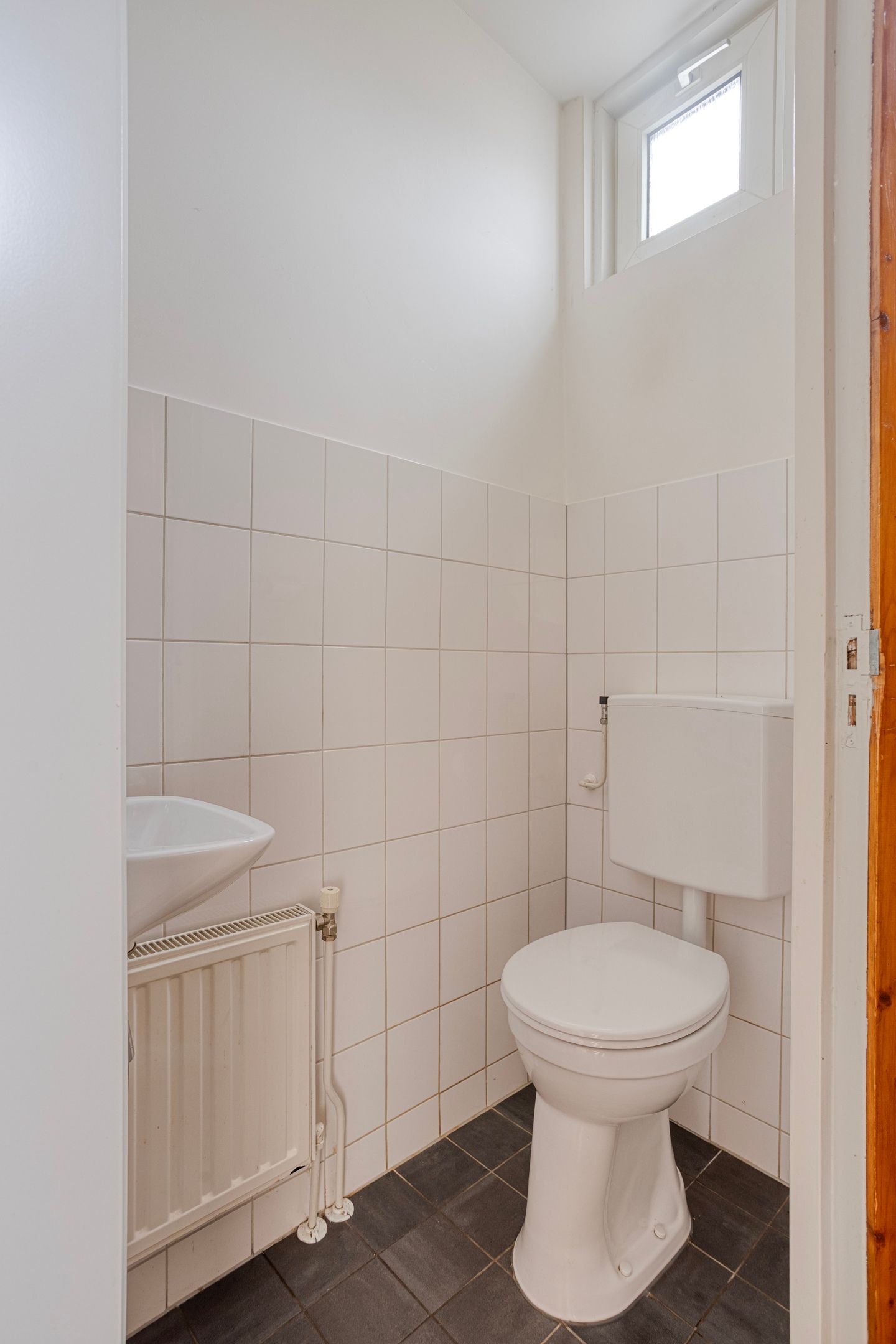 Photo 10 of Burg. Willemsstraat 33