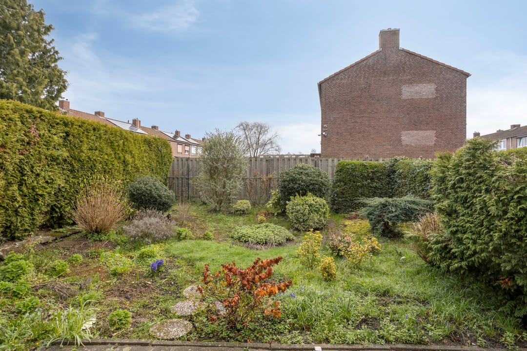 Photo 26 of Burg. Willemsstraat 33