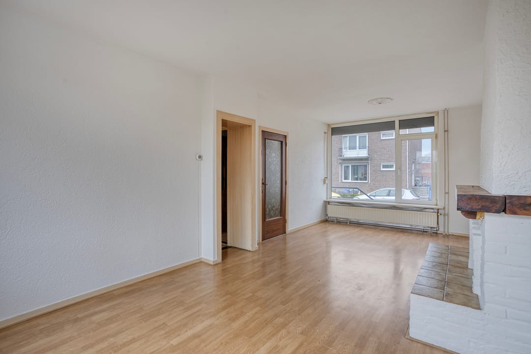 Photo 13 of Burg. Willemsstraat 33