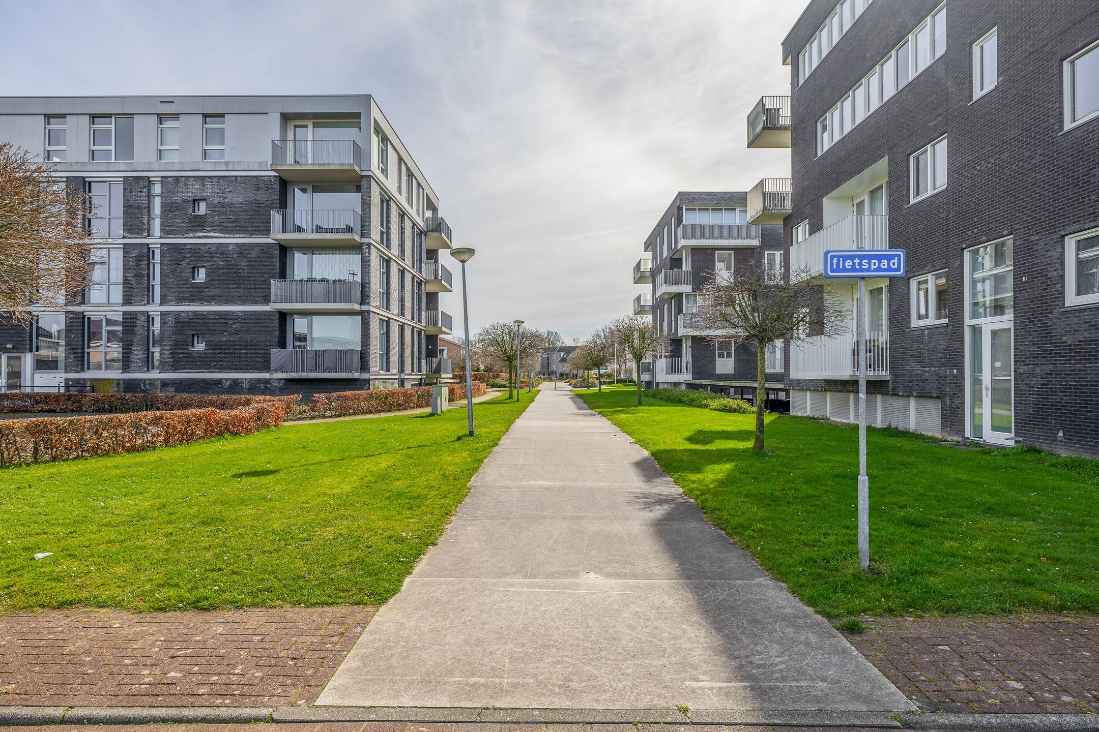 Foto 33 van Weegbree 34