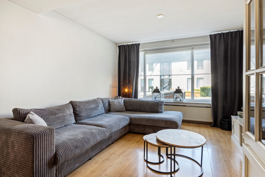Spacious Corner Family Home with Guest Room and Sunny Garden in Heugem — 14