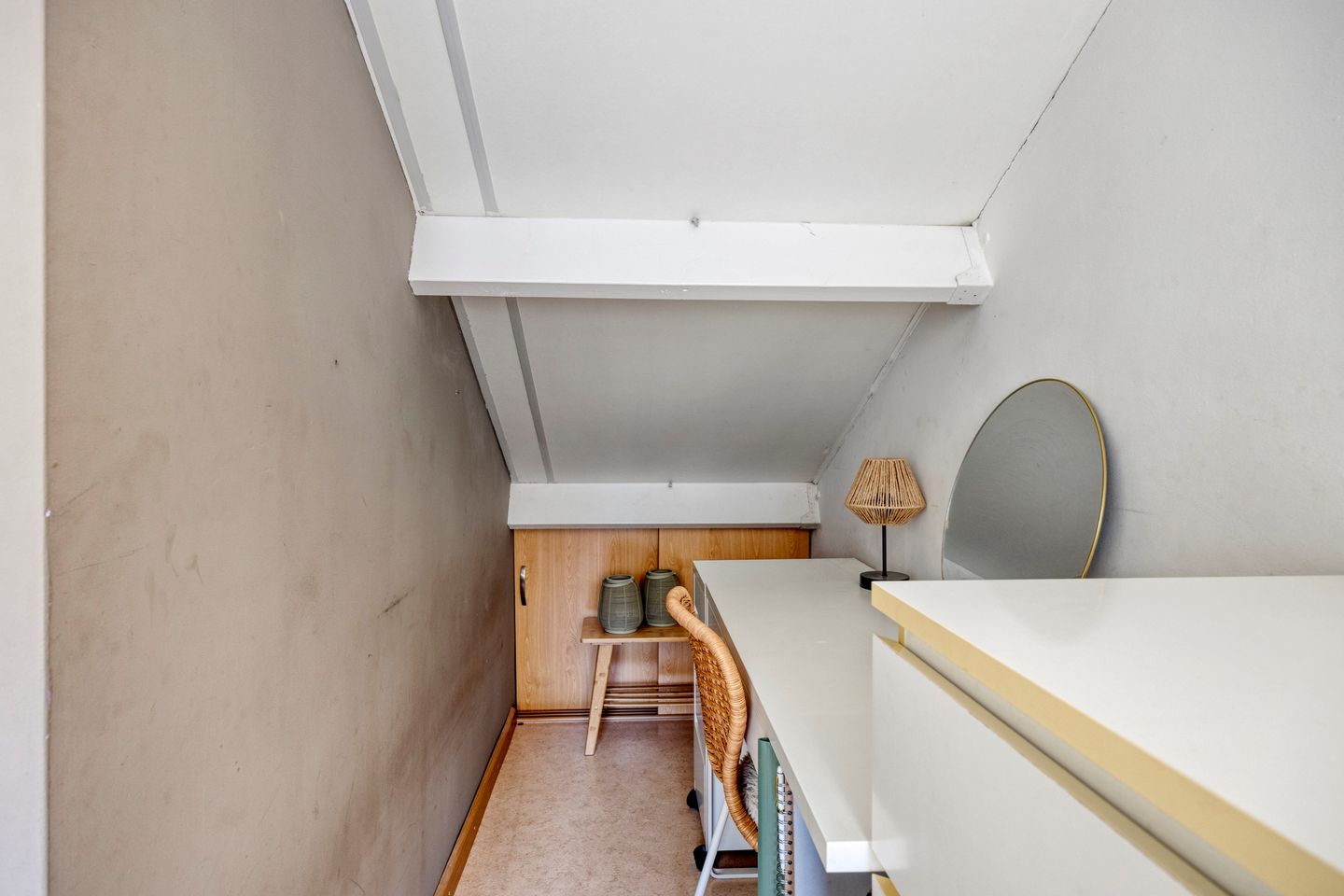 Spacious Corner Family Home with Guest Room and Sunny Garden in Heugem — 30