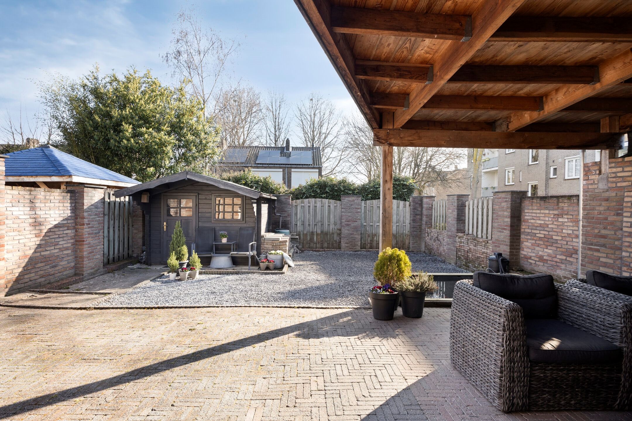 Spacious Corner Family Home with Guest Room and Sunny Garden in Heugem — 32