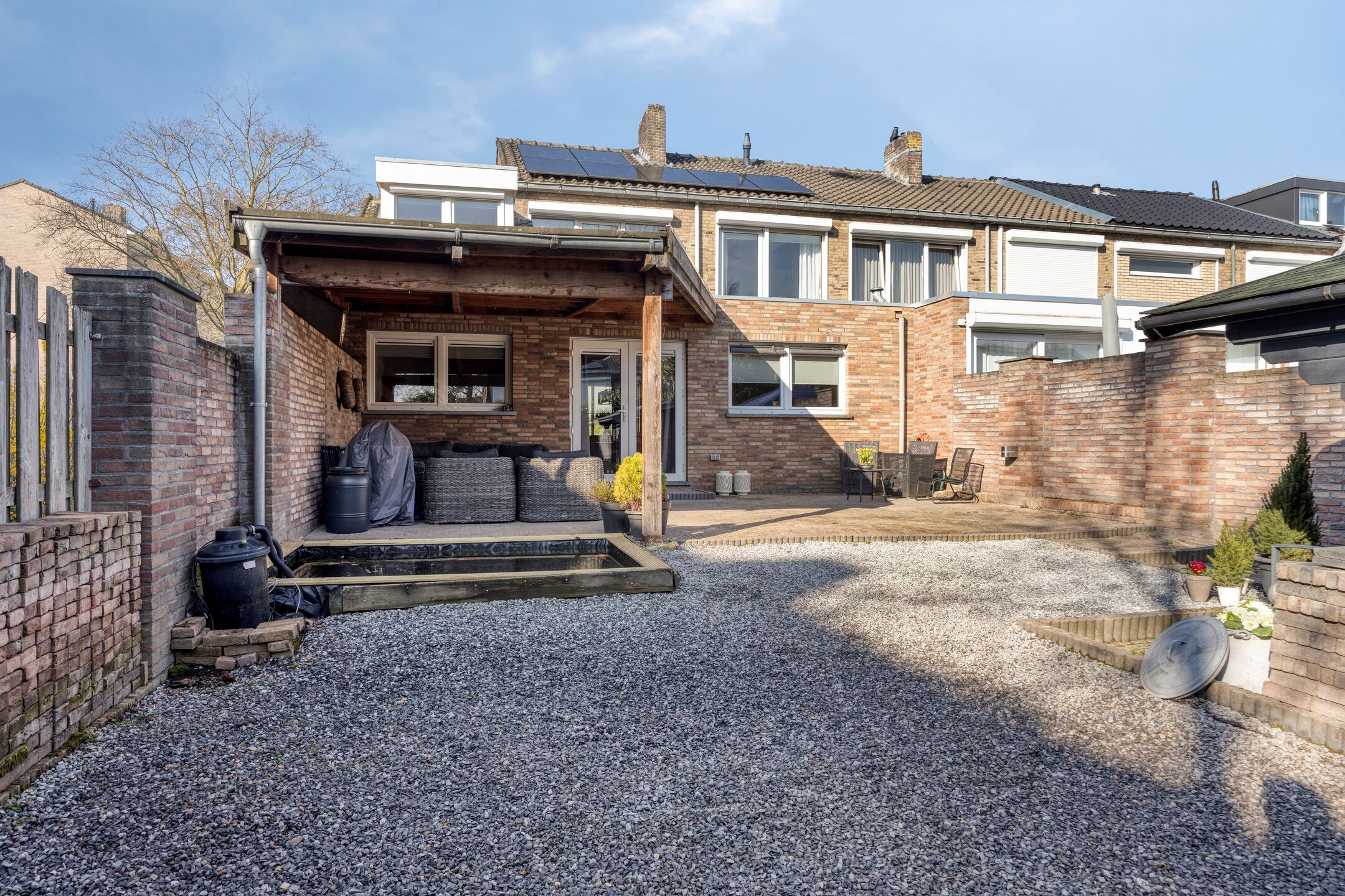 Spacious Corner Family Home with Guest Room and Sunny Garden in Heugem — 35