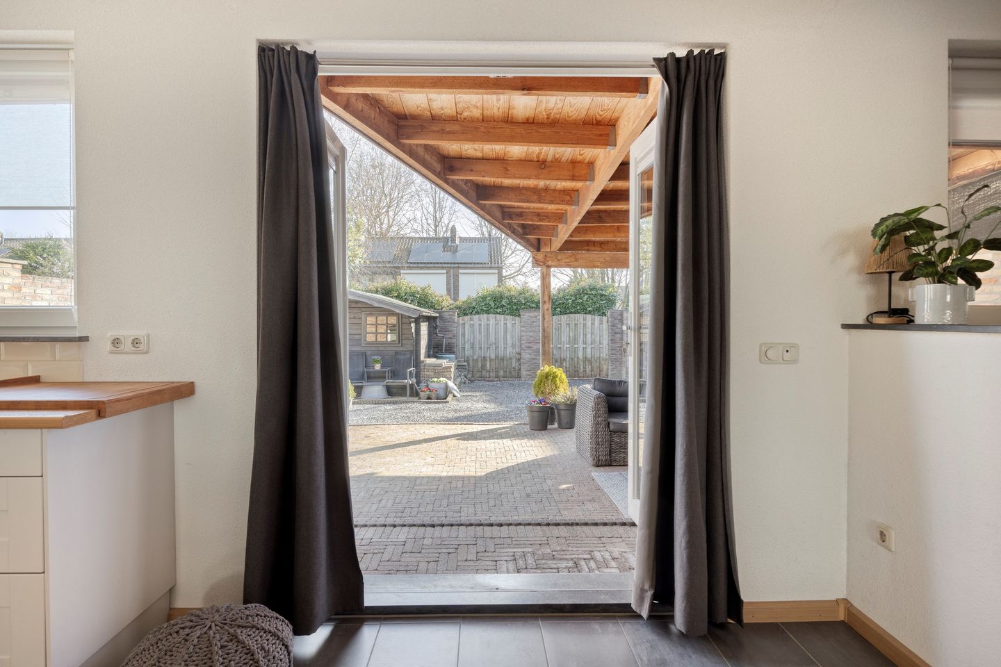 Spacious Corner Family Home with Guest Room and Sunny Garden in Heugem — 17