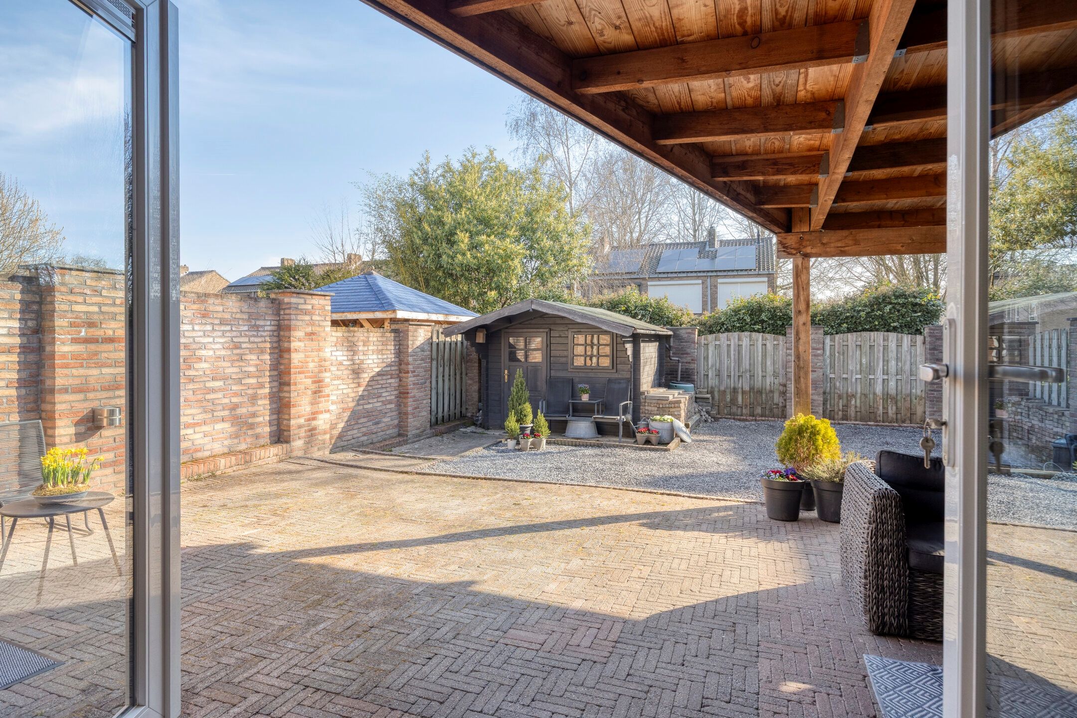 Spacious Corner Family Home with Guest Room and Sunny Garden in Heugem — 18