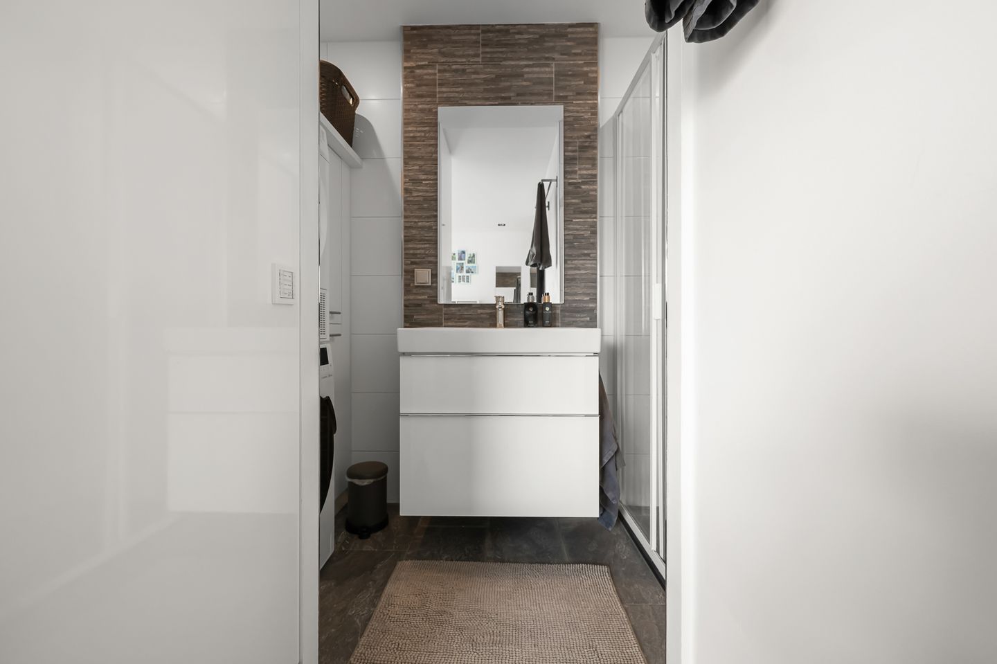 Renovated 2-Room Apartment with Southeast-Facing Balcony in Beverwijk Center — 38