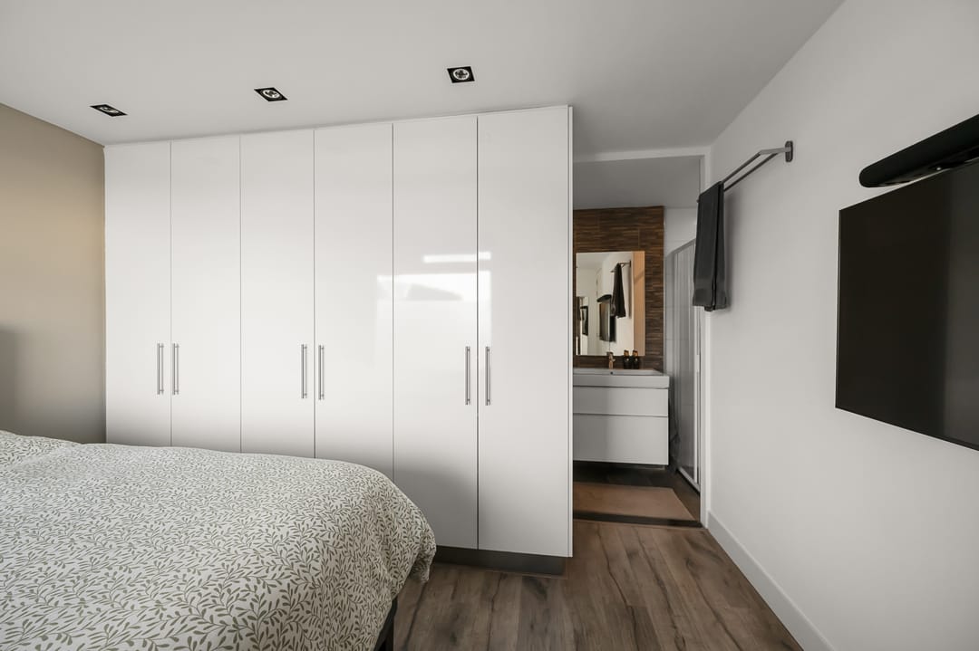 Renovated 2-Room Apartment with Southeast-Facing Balcony in Beverwijk Center — 39