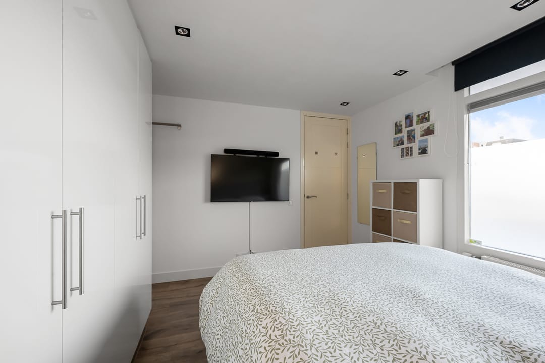 Renovated 2-Room Apartment with Southeast-Facing Balcony in Beverwijk Center — 30