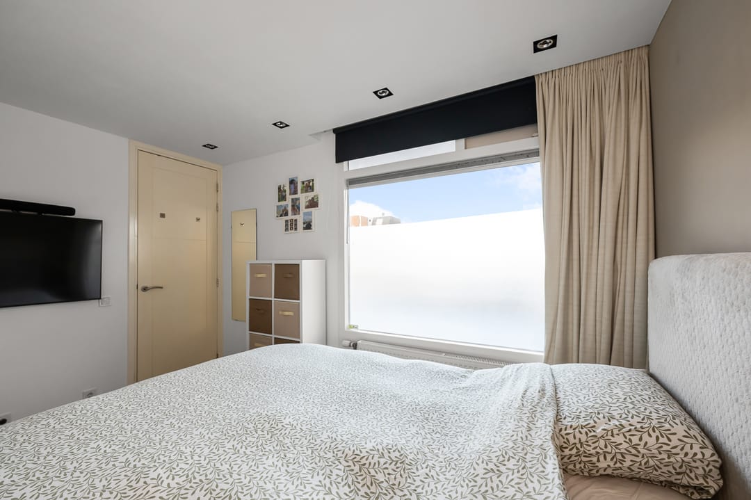 Renovated 2-Room Apartment with Southeast-Facing Balcony in Beverwijk Center — 29