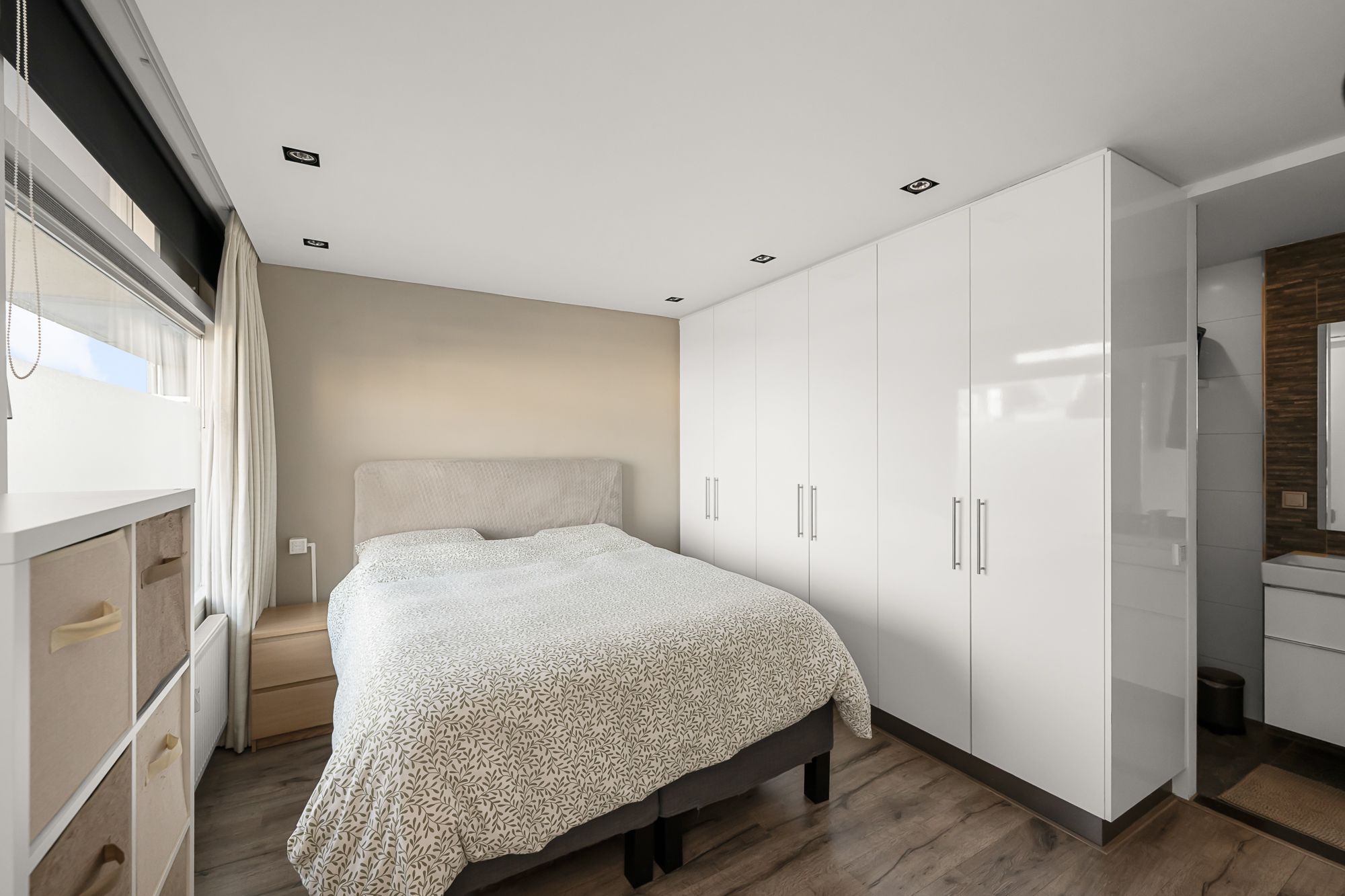 Renovated 2-Room Apartment with Southeast-Facing Balcony in Beverwijk Center — 40