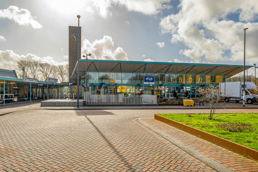 Renovated 2-Room Apartment with Southeast-Facing Balcony in Beverwijk Center — 44