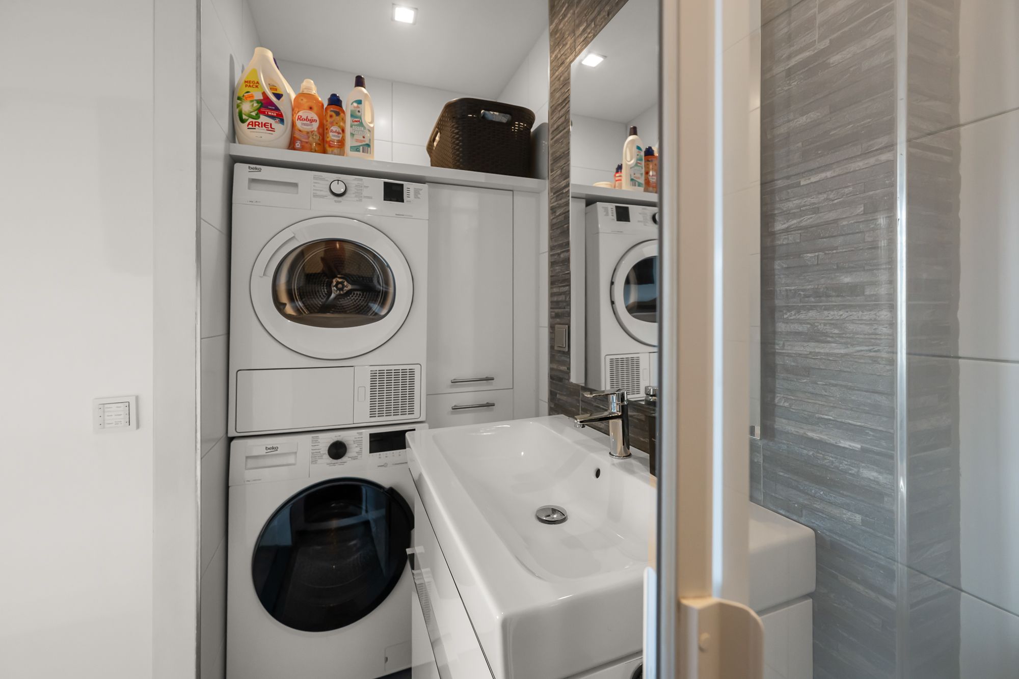 Renovated 2-Room Apartment with Southeast-Facing Balcony in Beverwijk Center — 34