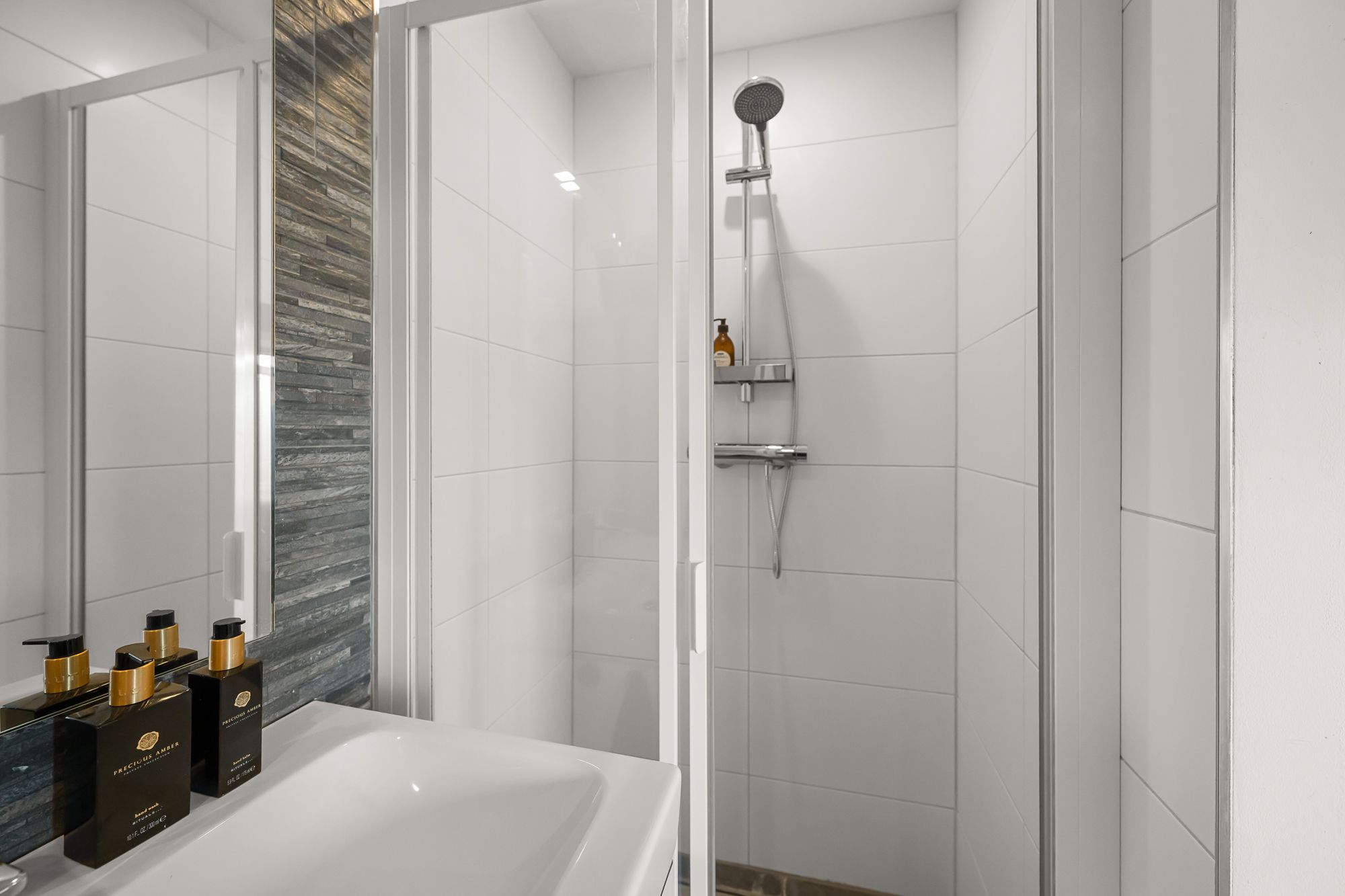 Renovated 2-Room Apartment with Southeast-Facing Balcony in Beverwijk Center — 37