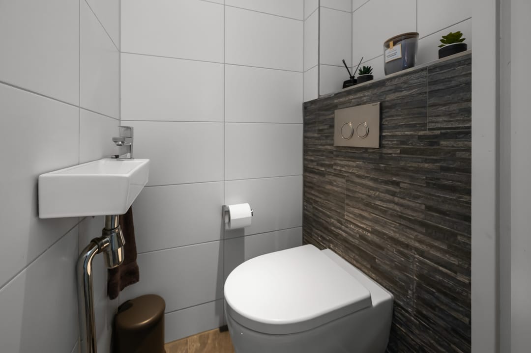 Renovated 2-Room Apartment with Southeast-Facing Balcony in Beverwijk Center — 26