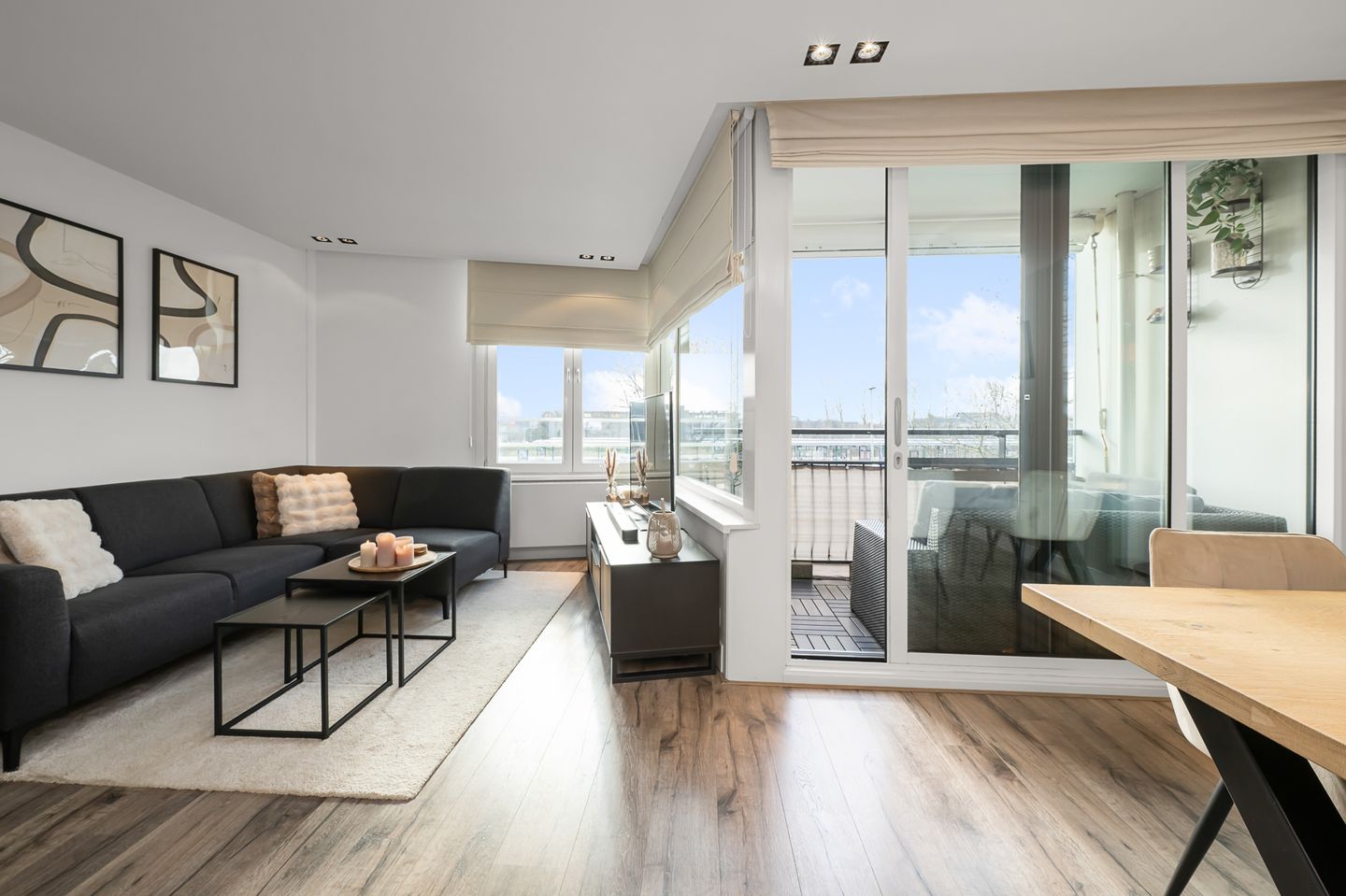 Renovated 2-Room Apartment with Southeast-Facing Balcony in Beverwijk Center — 12