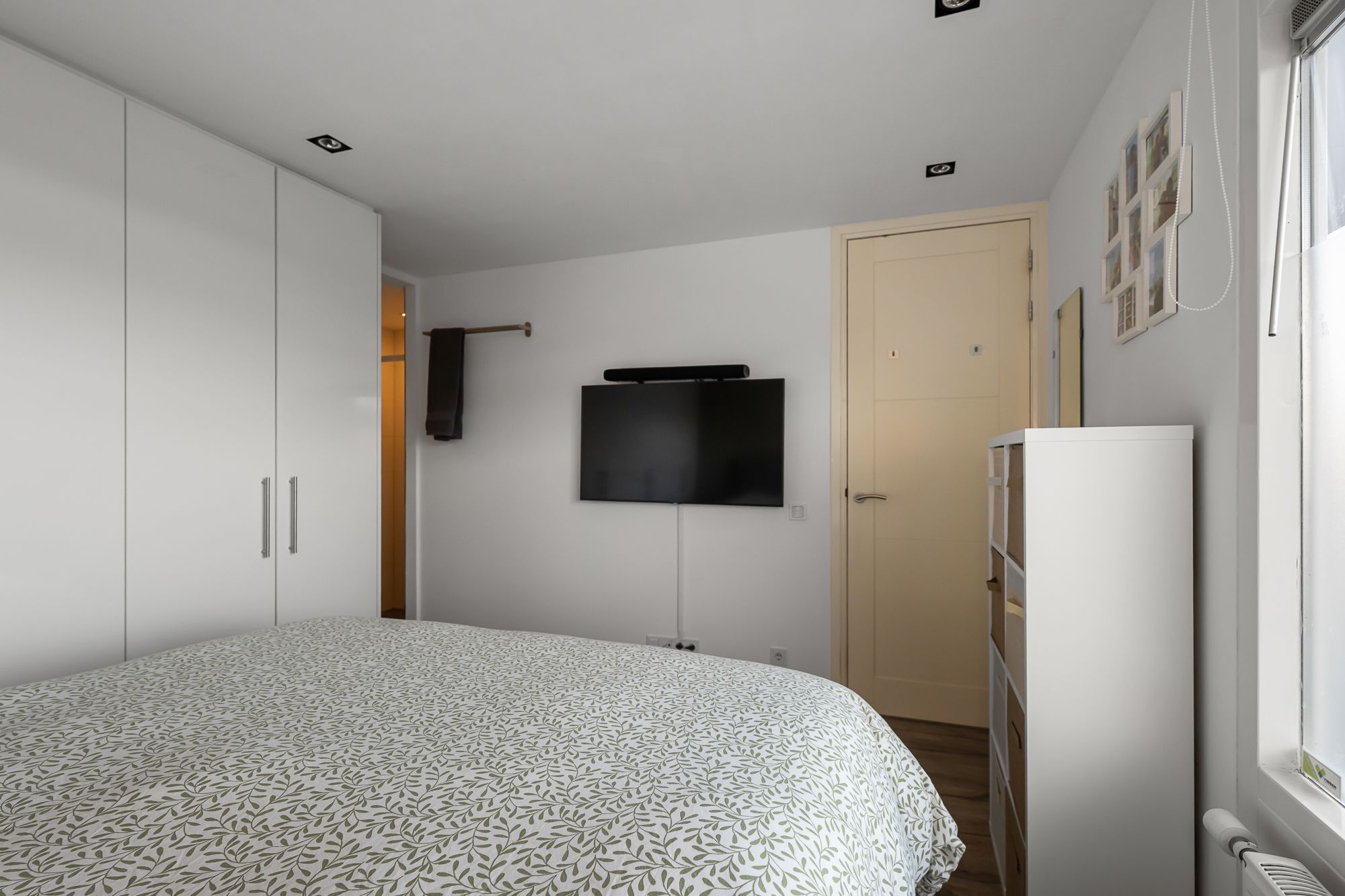 Renovated 2-Room Apartment with Southeast-Facing Balcony in Beverwijk Center — 28