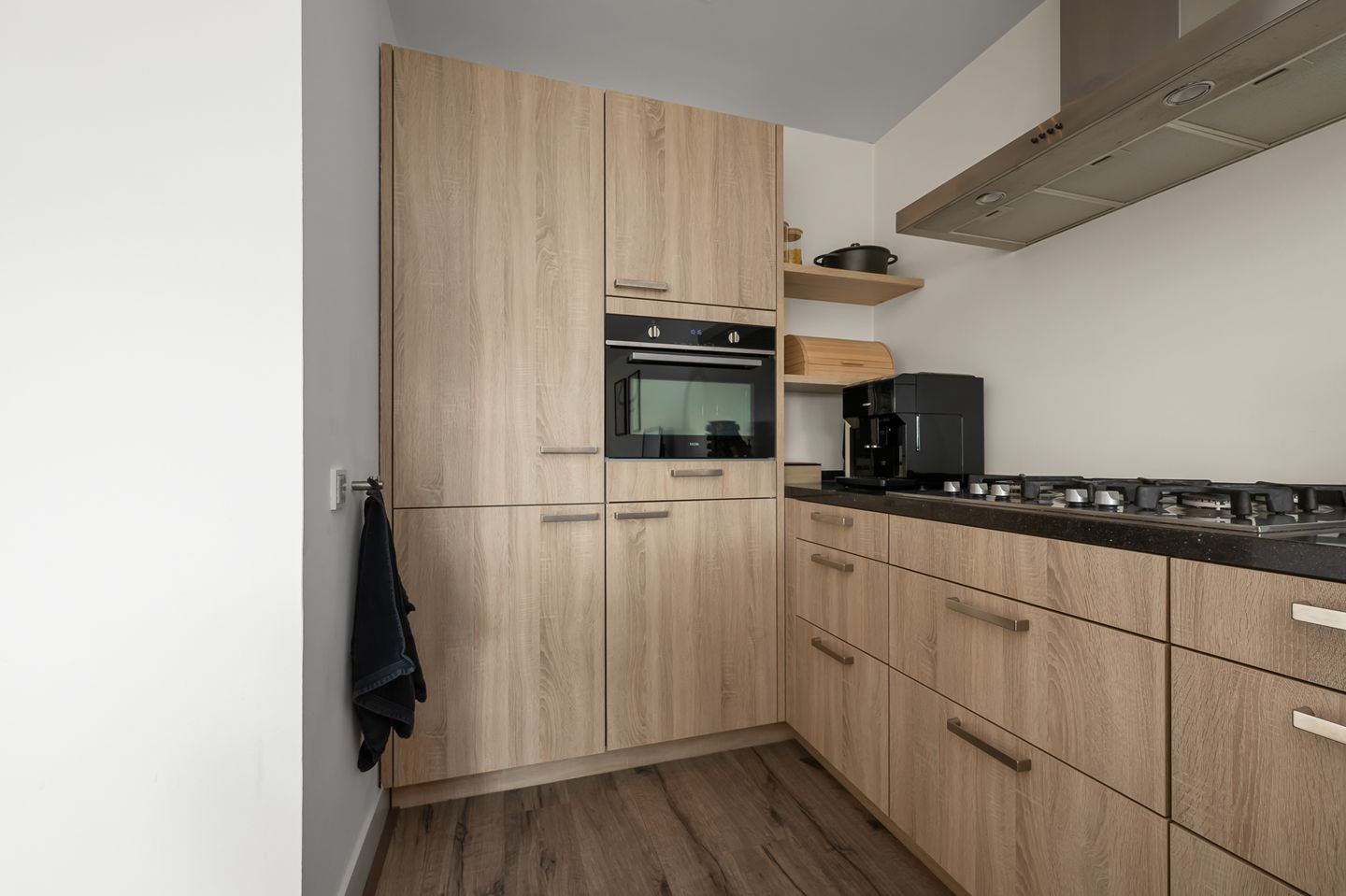 Renovated 2-Room Apartment with Southeast-Facing Balcony in Beverwijk Center — 17