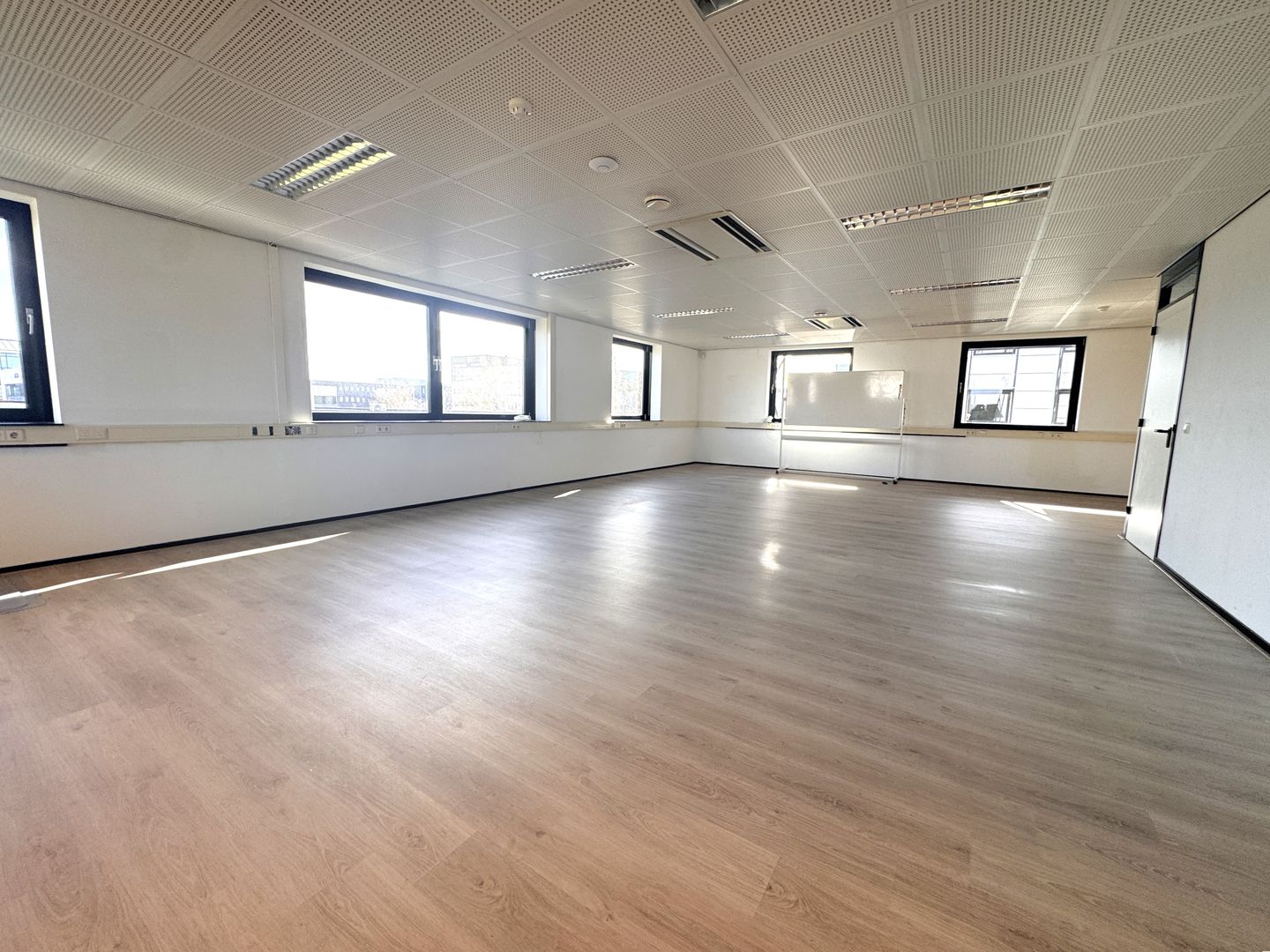 Bekijk foto 2 van Camerastraat 19