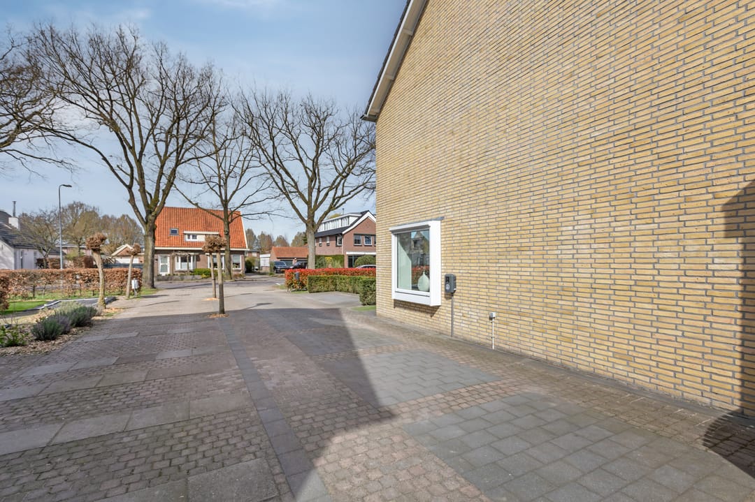 Spacious Corner House with Extended Living Room and Large Plot in Duiven Centre — 59