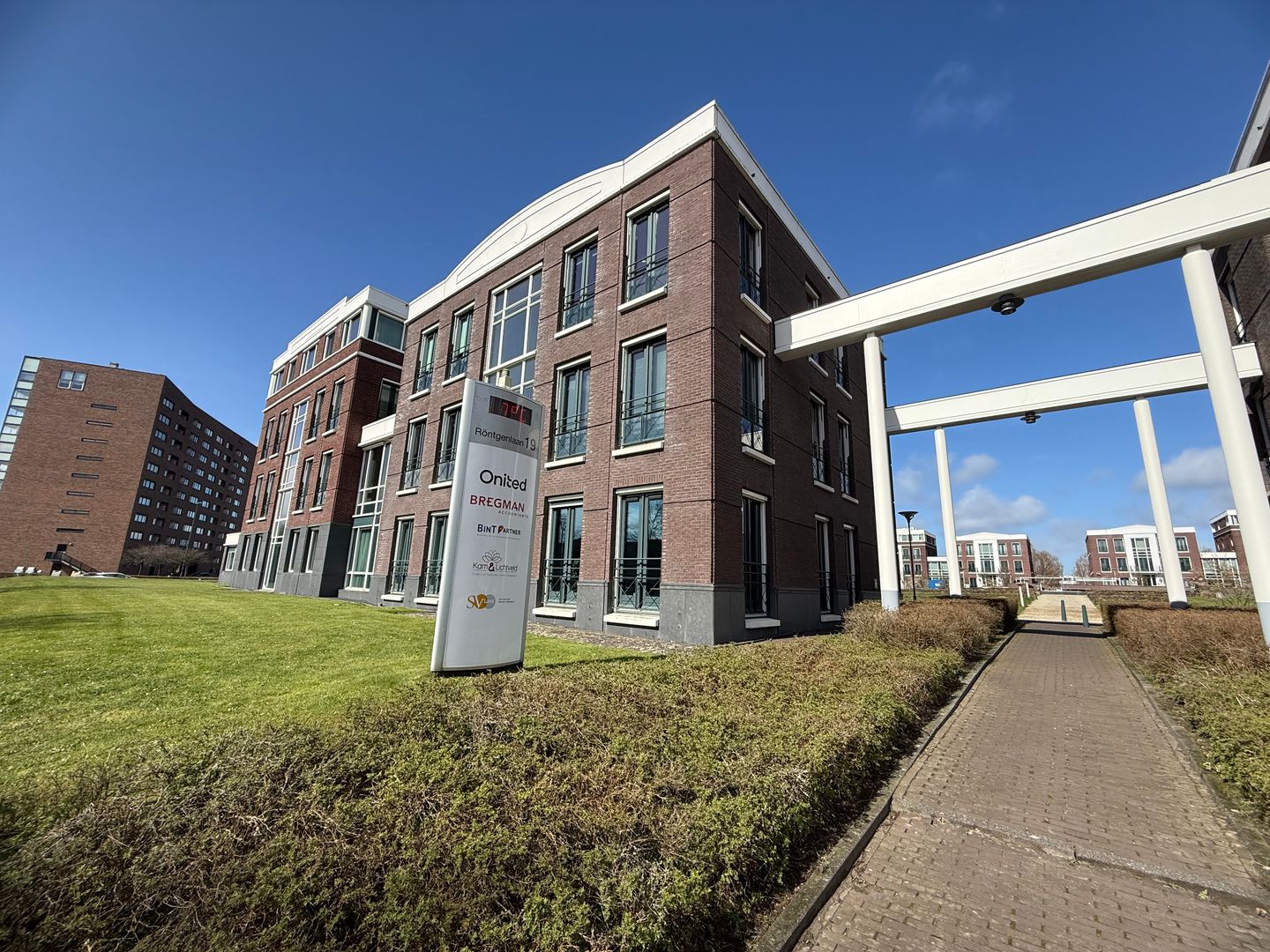 Bekijk foto 2 van Röntgenlaan 19