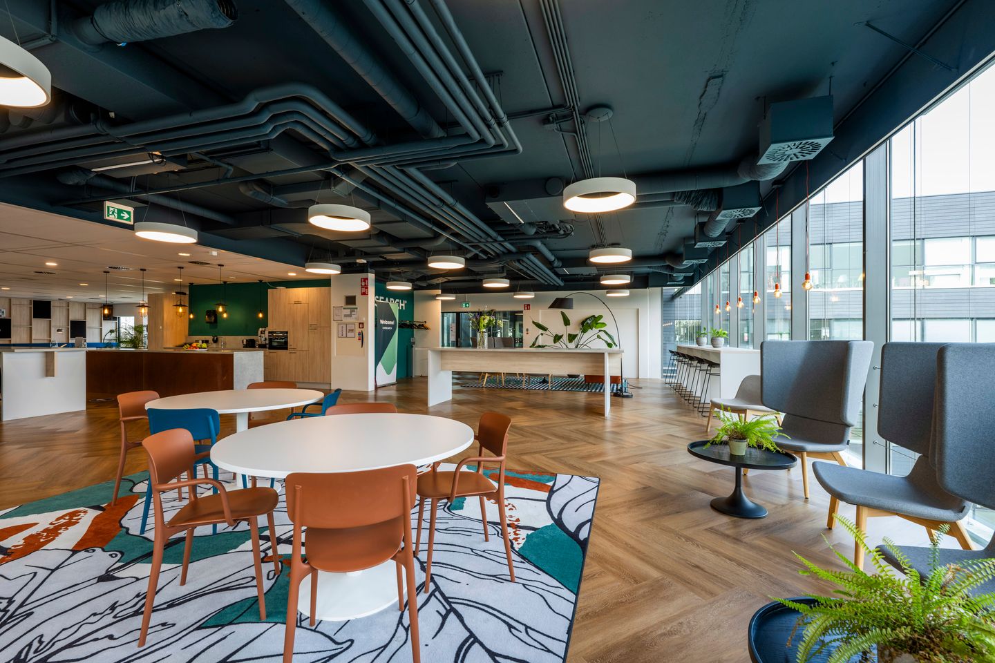 View photo 4 of Naritaweg 106-120