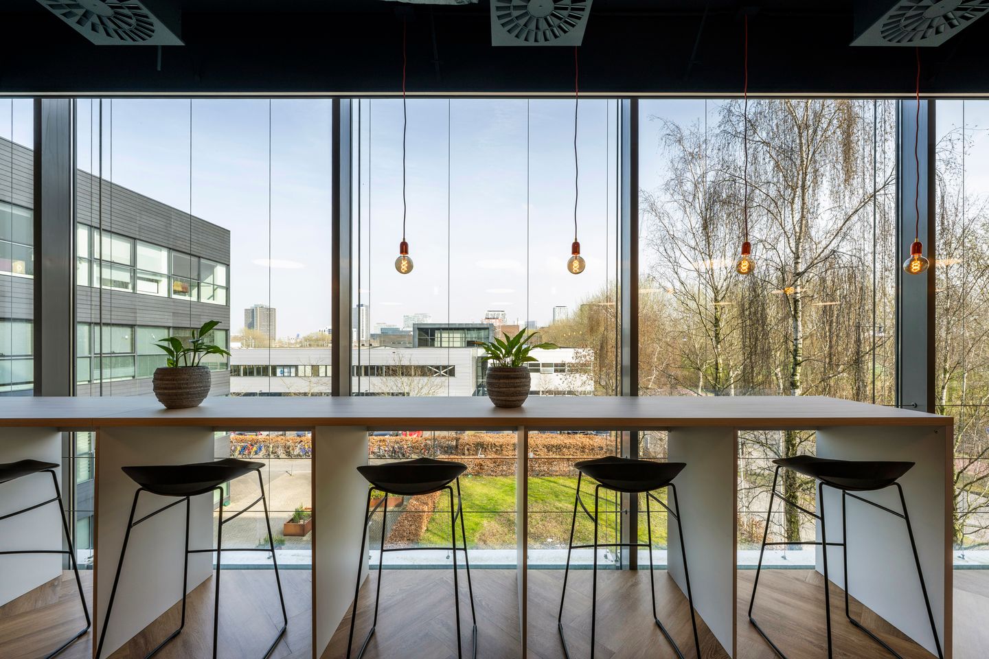 View photo 3 of Naritaweg 106-120