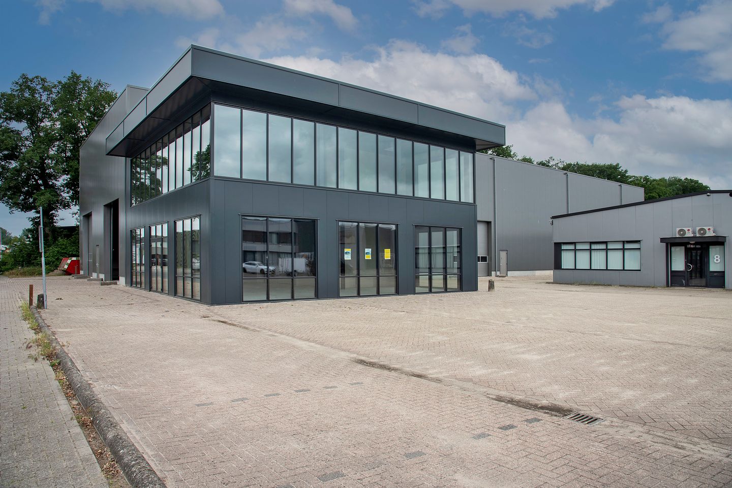 Bekijk foto 3 van Van den Broekeweg 6