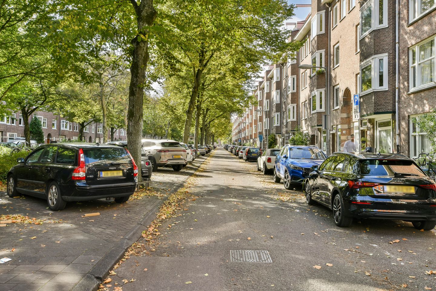Spacious Apartment with Renovation Potential in Popular Stadionbuurt Amsterdam-Zuid — 20